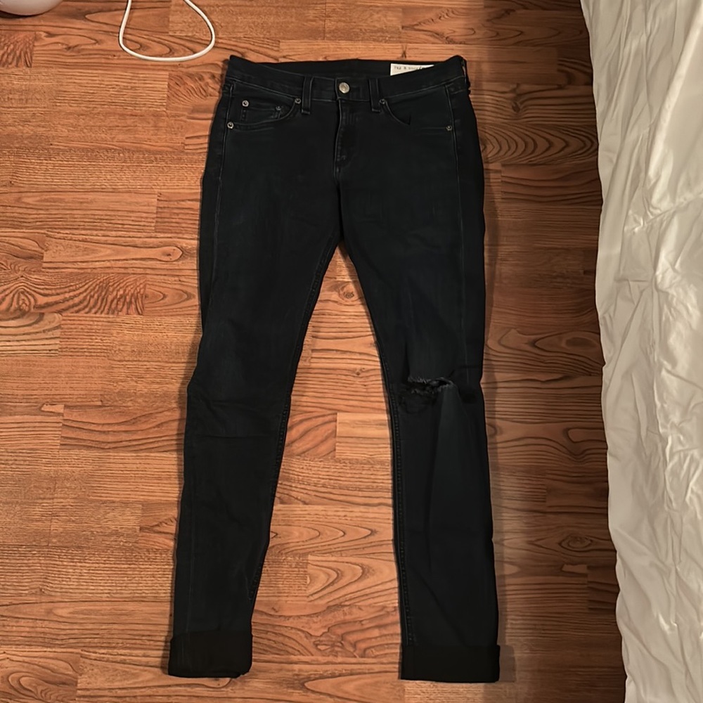 Rag & Bone size 26 skinny navy skinny jeans with distressing in the knee